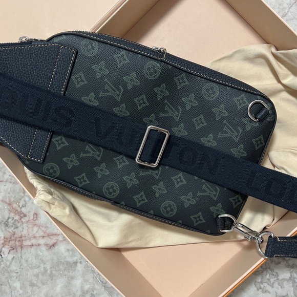 Sling bag. Luis Vuitton. - Picture 6 of 9